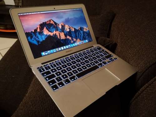 **IMMACULATE**Amazing Apple Macbook Air*EARLY 2015*i5-5250U*4GB RAM*128GB SSD*BACKLIT*70 CYCLES!